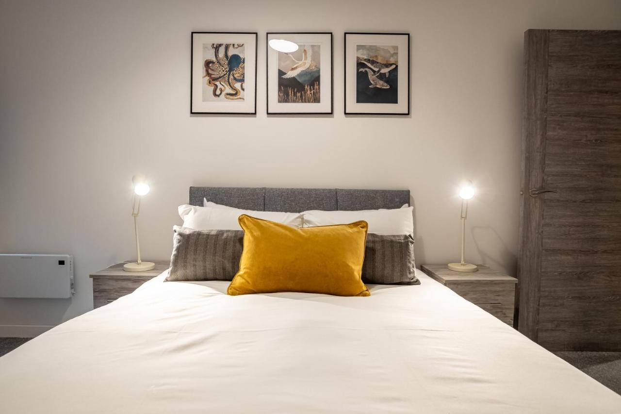 Two Bedroom - Central Peterborough Apartment - Bayard Apartments المظهر الخارجي الصورة