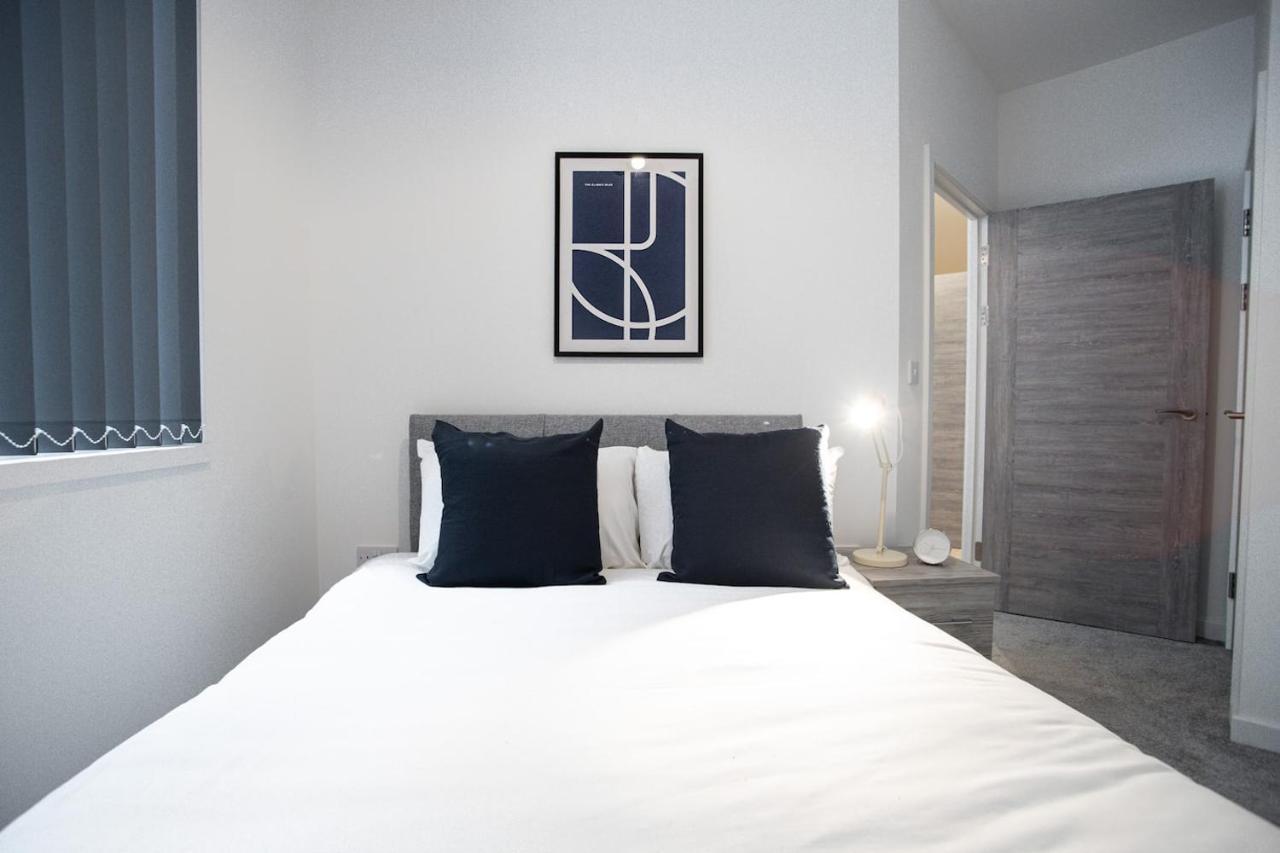 Two Bedroom - Central Peterborough Apartment - Bayard Apartments المظهر الخارجي الصورة