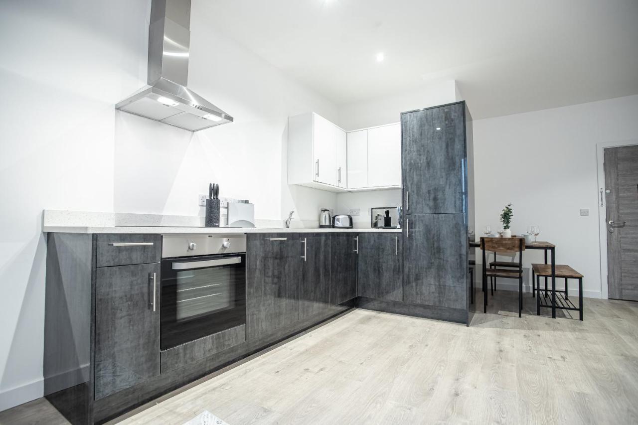 Two Bedroom - Central Peterborough Apartment - Bayard Apartments المظهر الخارجي الصورة